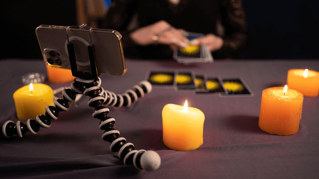 Tarot en ligne 2025: quand consulter pour un avenir radieux?